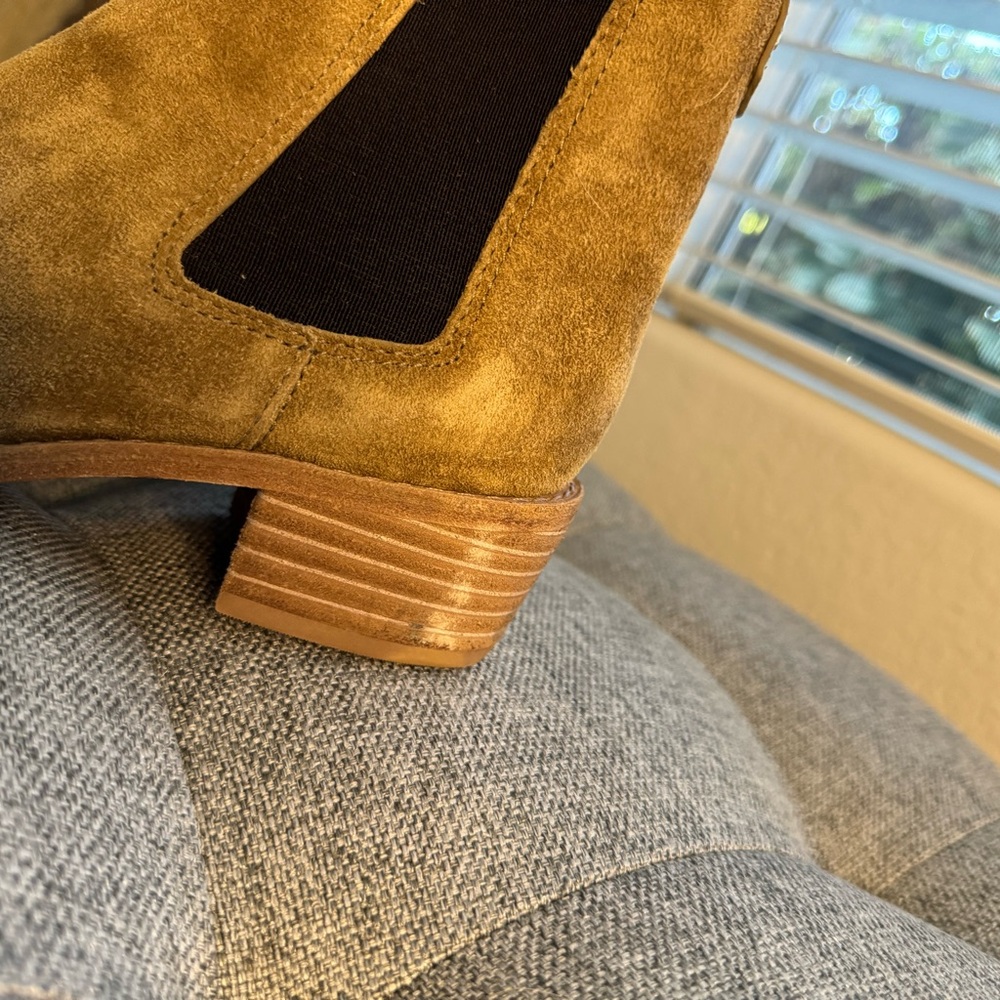 Tory Burch 45 mm Chelsea Ankle Boot in Alce Size 5.5M
NWOB - Picture 2 of 6